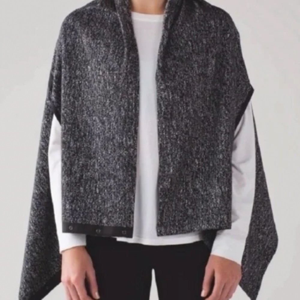 Lululemon Vinyasa Snap Wrap Scarf